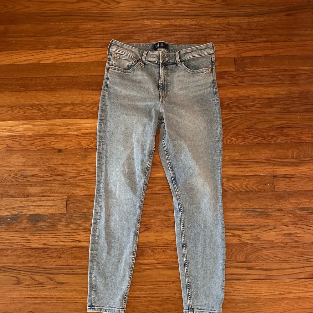 Women’s GAP universal skinny jeans